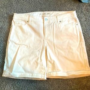 Michael Kors White Bermuda Shorts, Size 8.